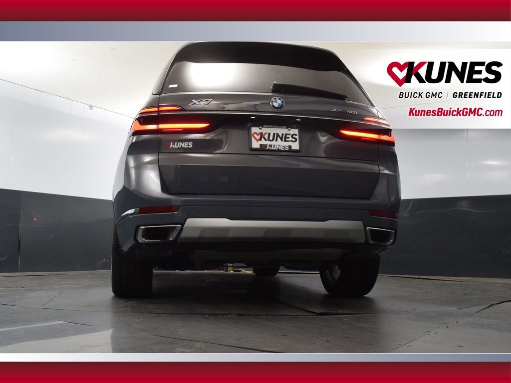 Vehicle image 21 of 52