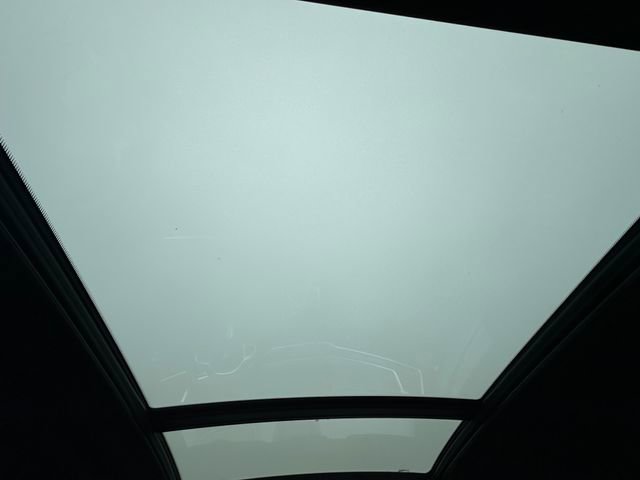 Vehicle image 22 of 34