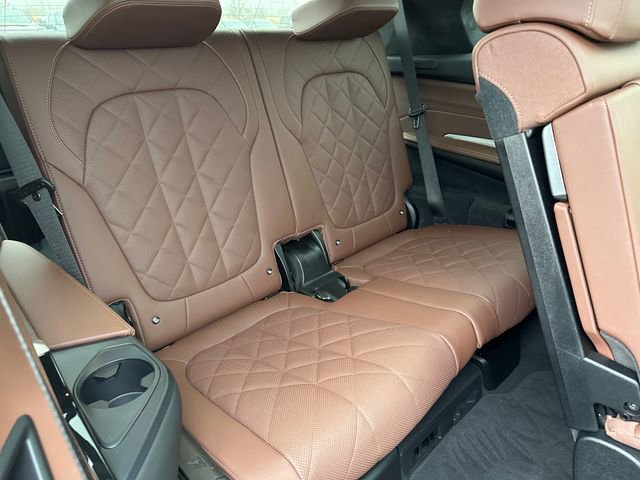 Vehicle image 11 of 34