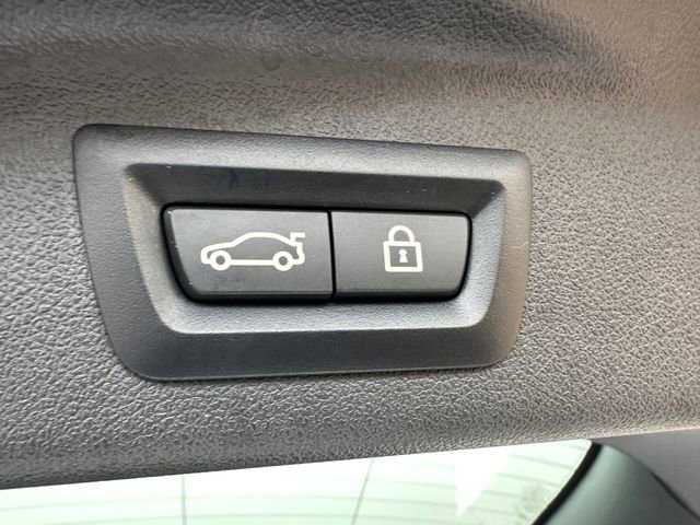 Vehicle image 17 of 34