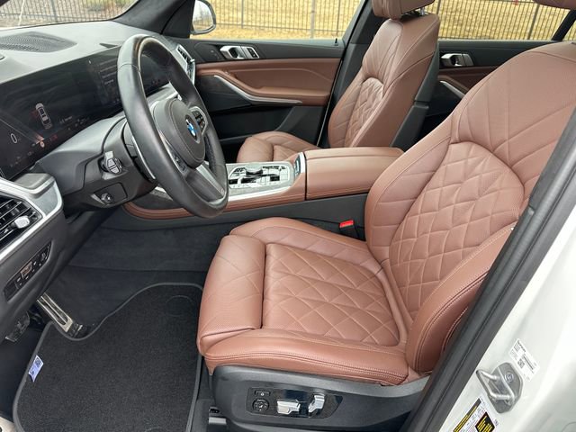 Vehicle image 24 of 34