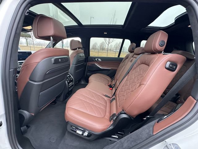 Vehicle image 23 of 34