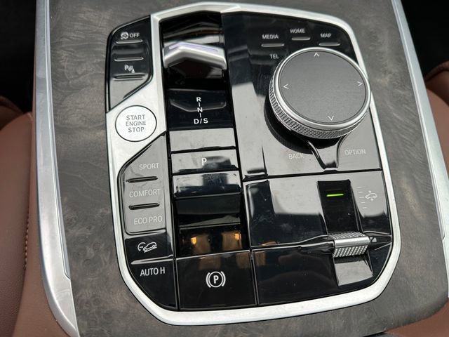 Vehicle image 27 of 34