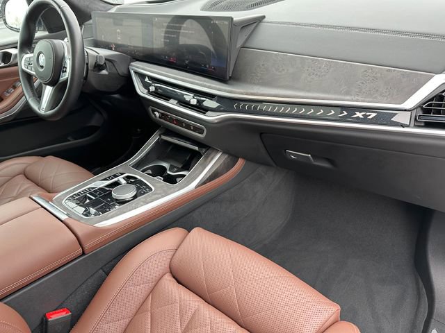 Vehicle image 10 of 34
