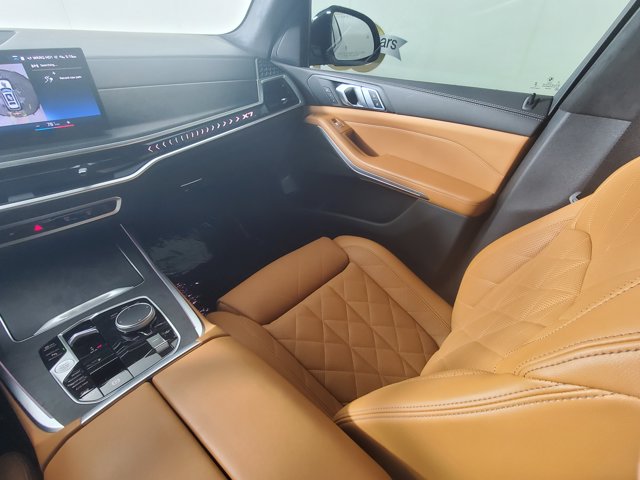 Vehicle image 23 of 25