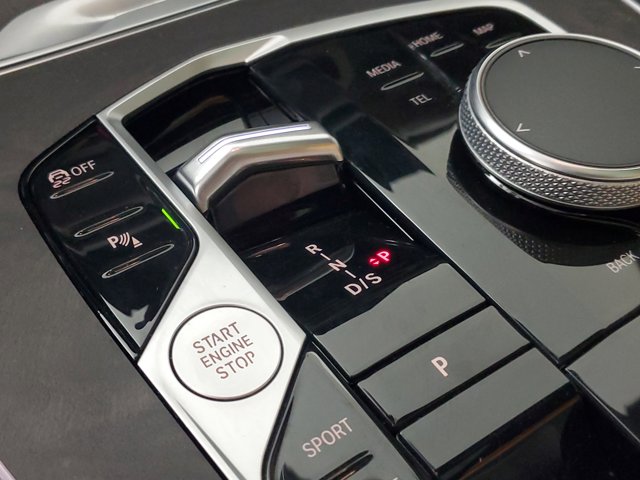 Vehicle image 22 of 25