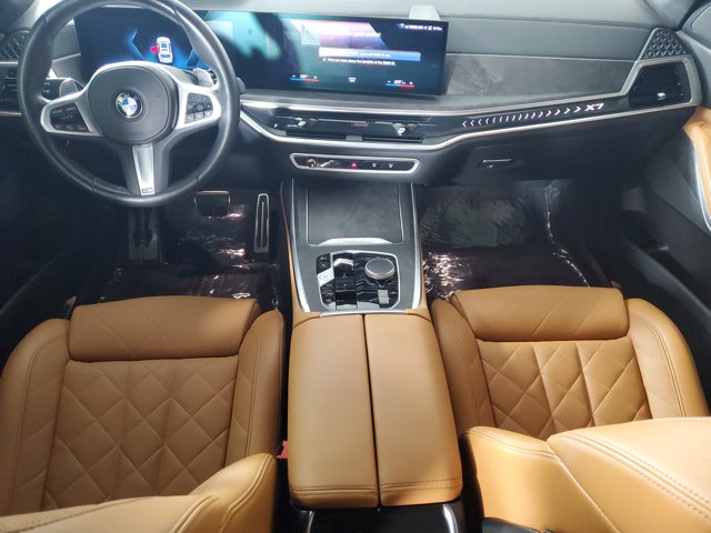 Vehicle image 11 of 25