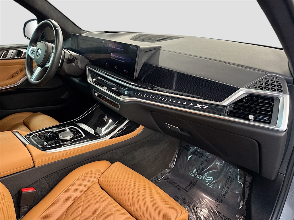 Vehicle image 18 of 34