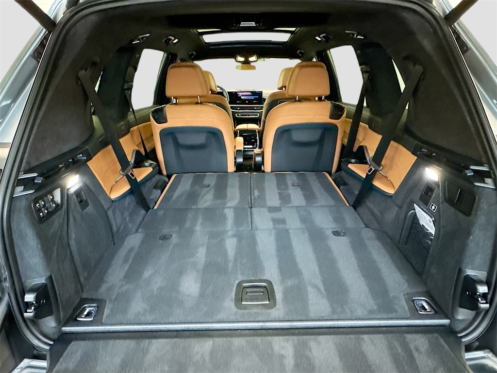Vehicle image 10 of 34