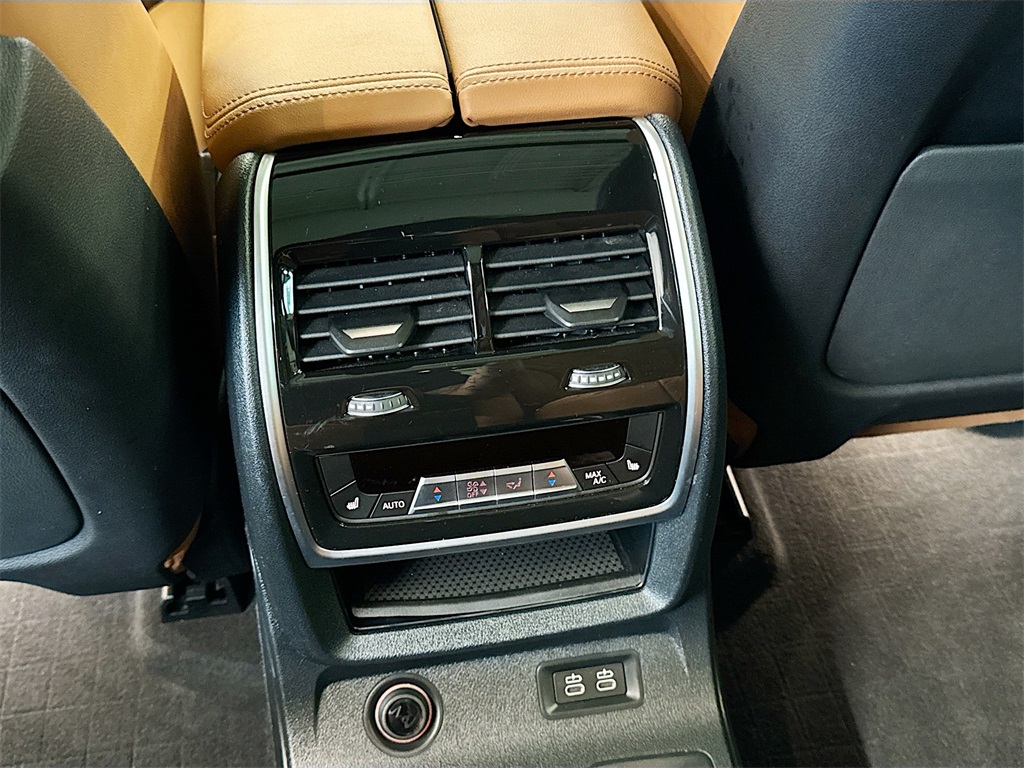 Vehicle image 31 of 34