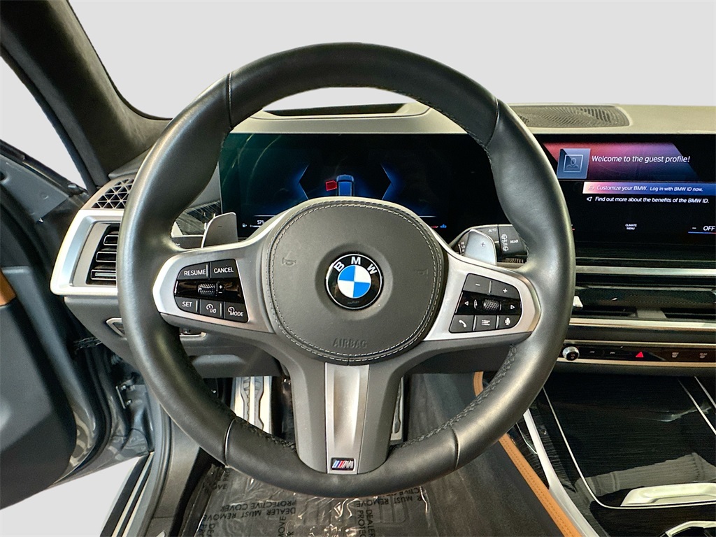 Vehicle image 21 of 34