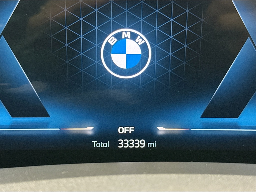 Vehicle image 22 of 34