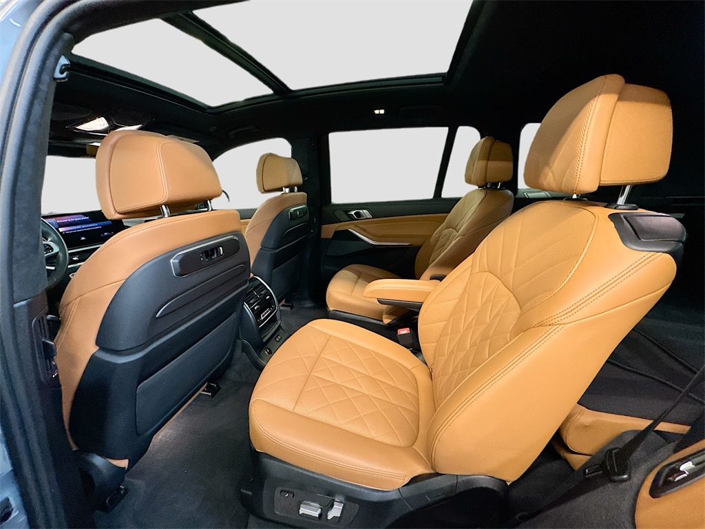 Vehicle image 13 of 34
