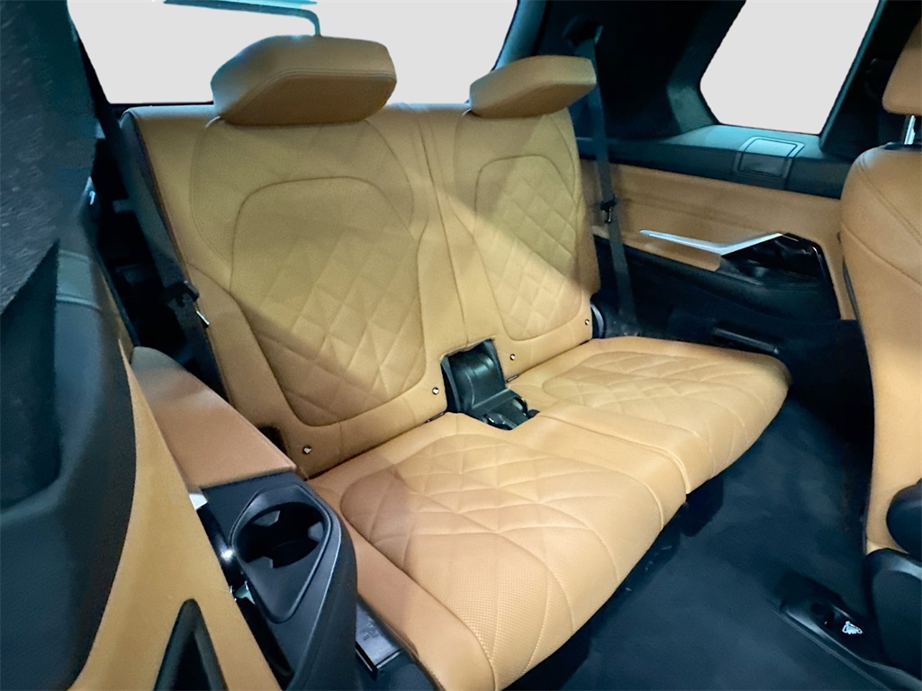 Vehicle image 15 of 34