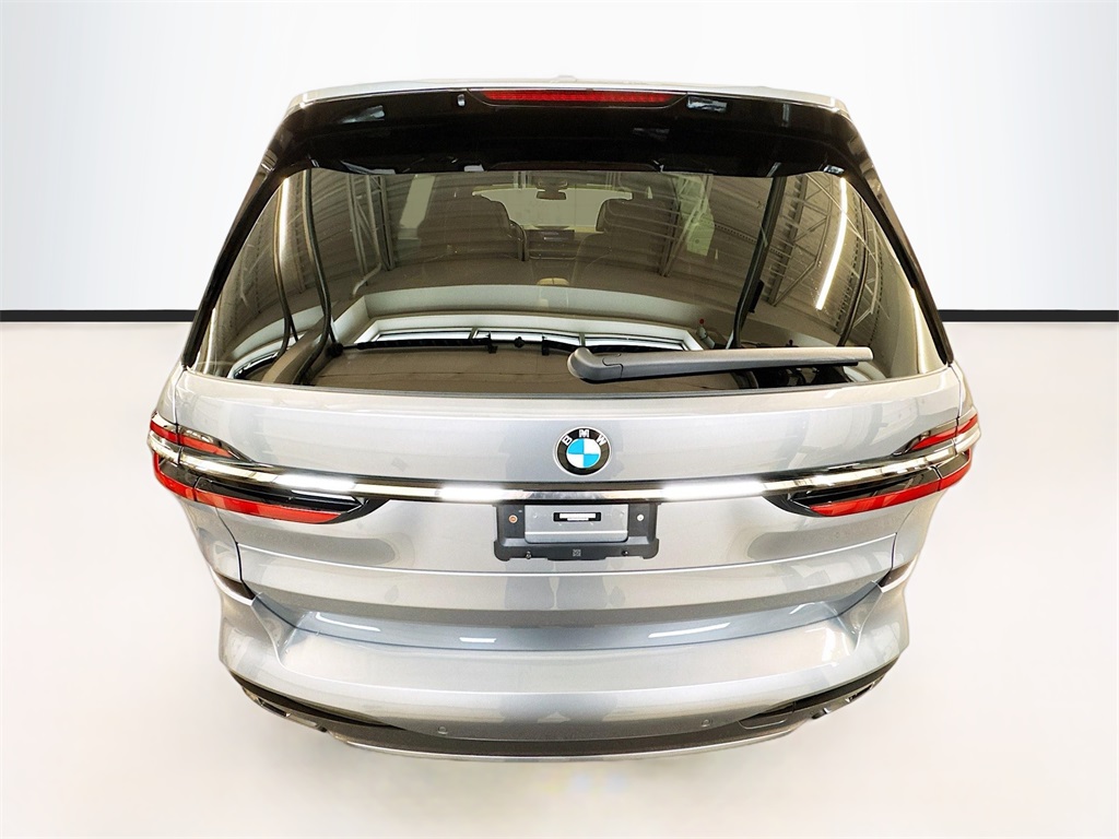 Vehicle image 11 of 34