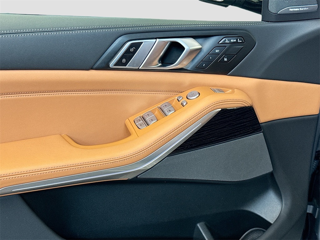 Vehicle image 29 of 34