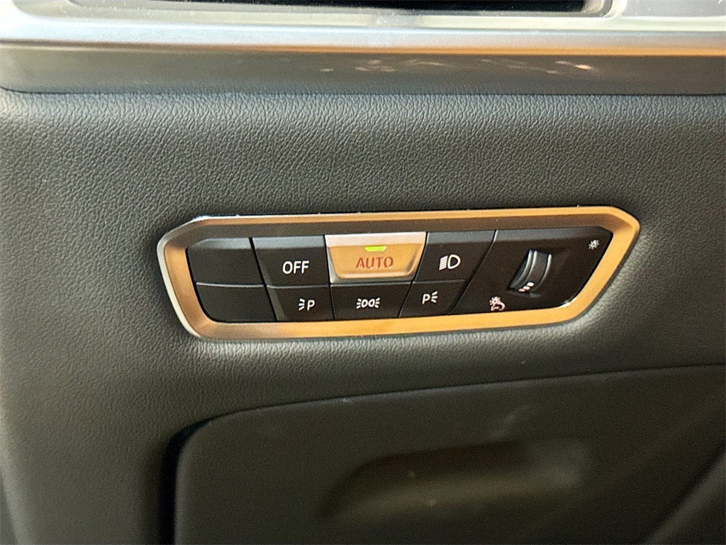 Vehicle image 30 of 34