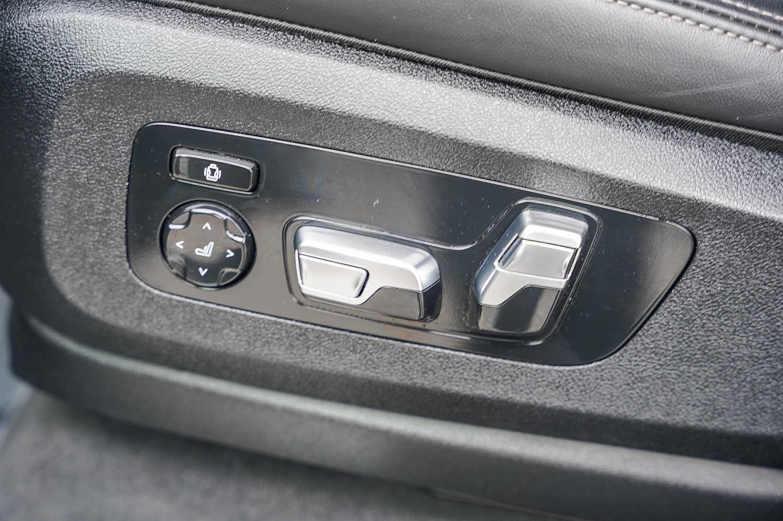 Vehicle image 22 of 31