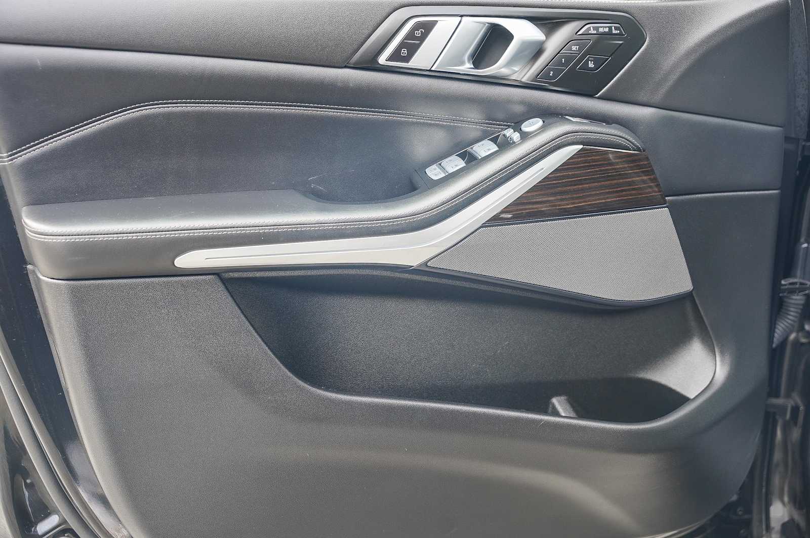 Vehicle image 21 of 31