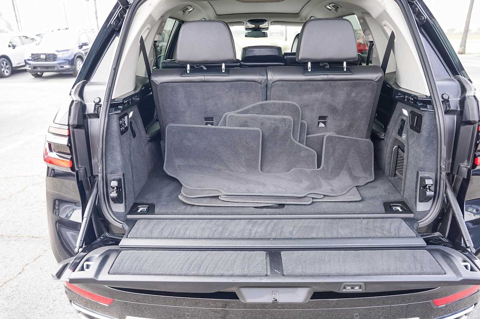 Vehicle image 27 of 31