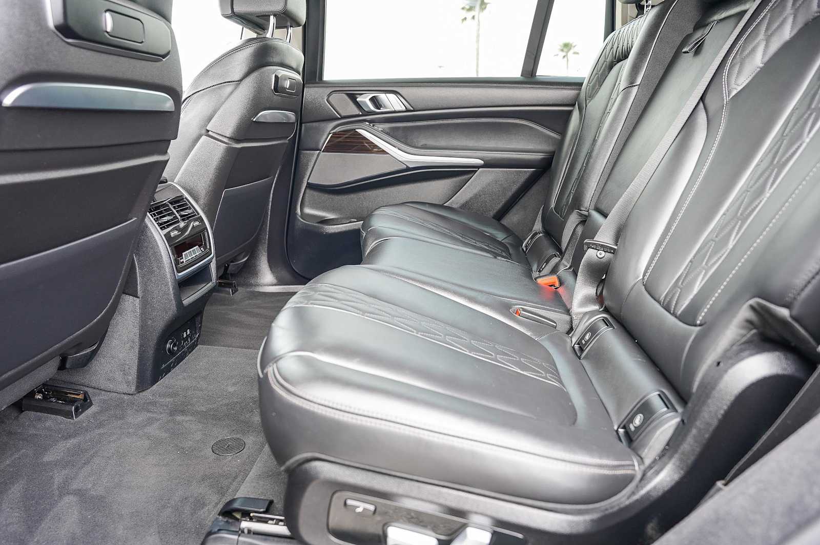 Vehicle image 19 of 31