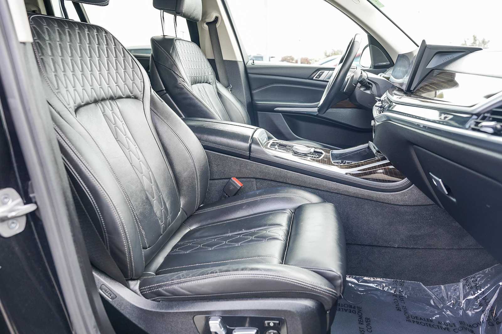 Vehicle image 17 of 31