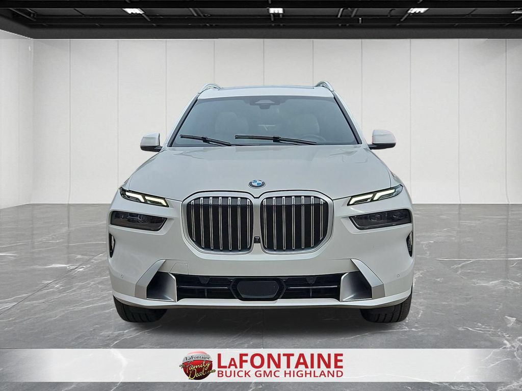 2023 BMW X7 xDrive40i Image 3 of 34
