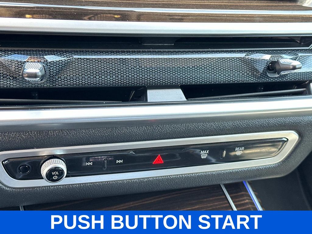 Vehicle image 11 of 29