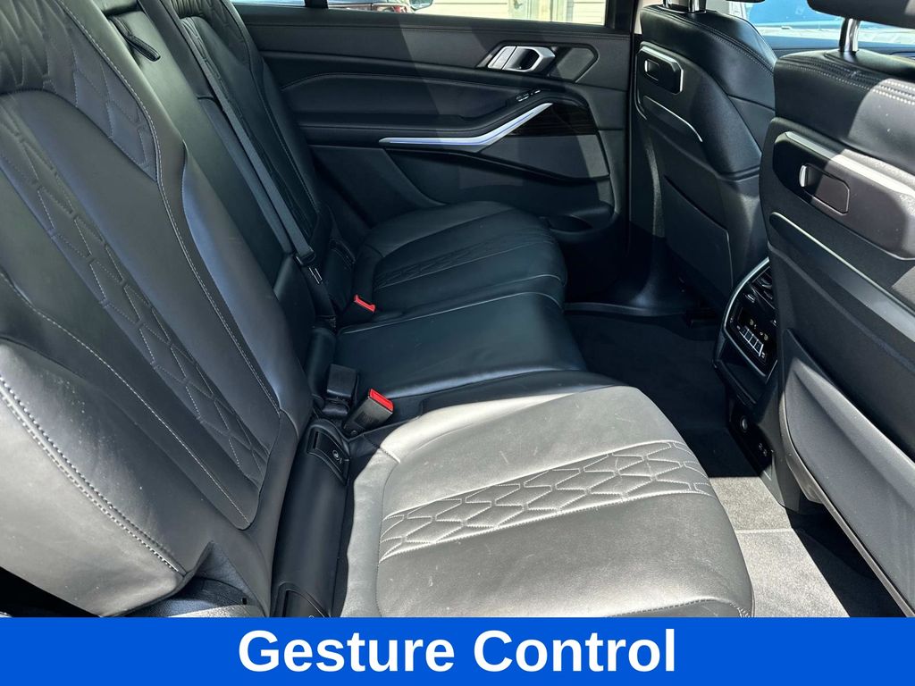 Vehicle image 21 of 29