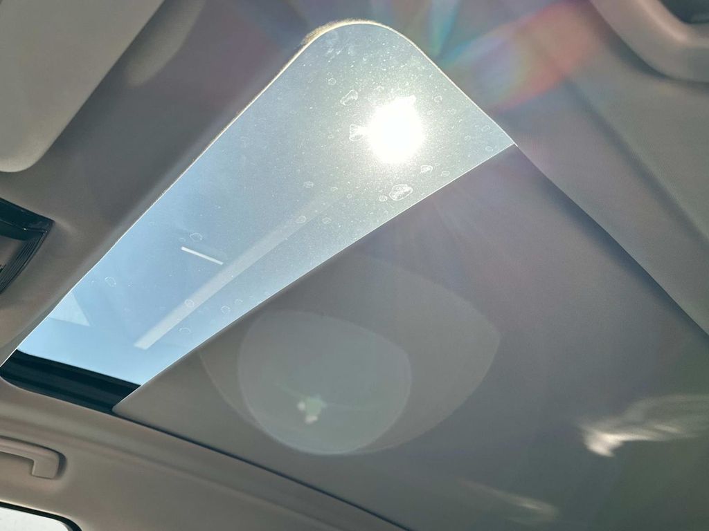 Vehicle image 27 of 29