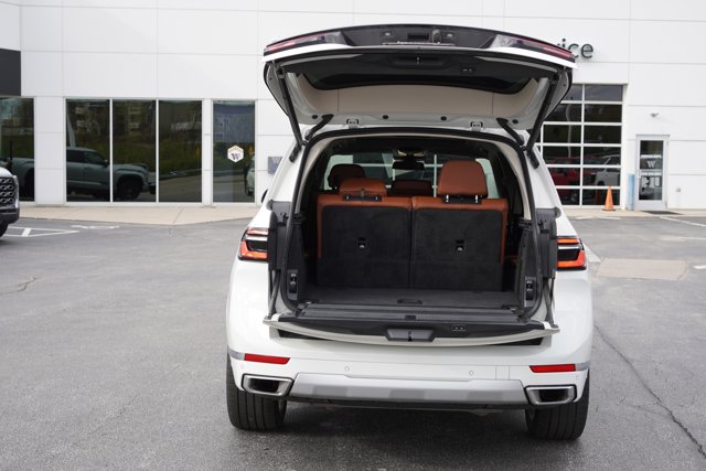 Vehicle image 10 of 28