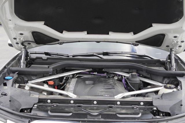 Vehicle image 26 of 28