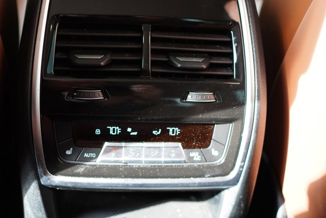 Vehicle image 24 of 28