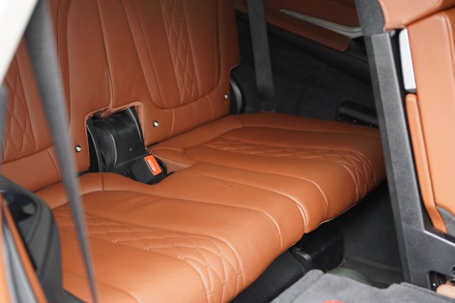 Vehicle image 25 of 28