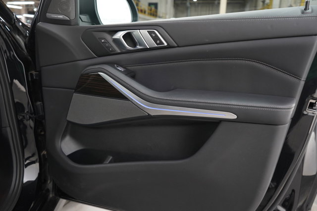 Vehicle image 9 of 30