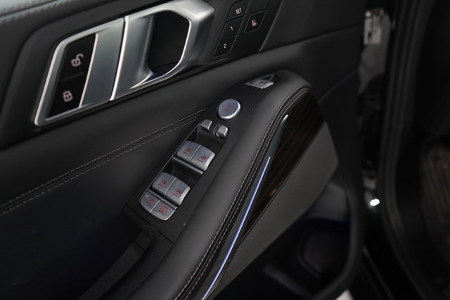 Vehicle image 21 of 30
