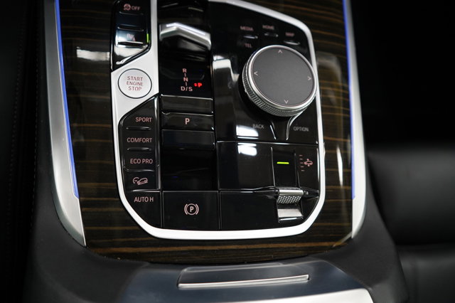 Vehicle image 27 of 30