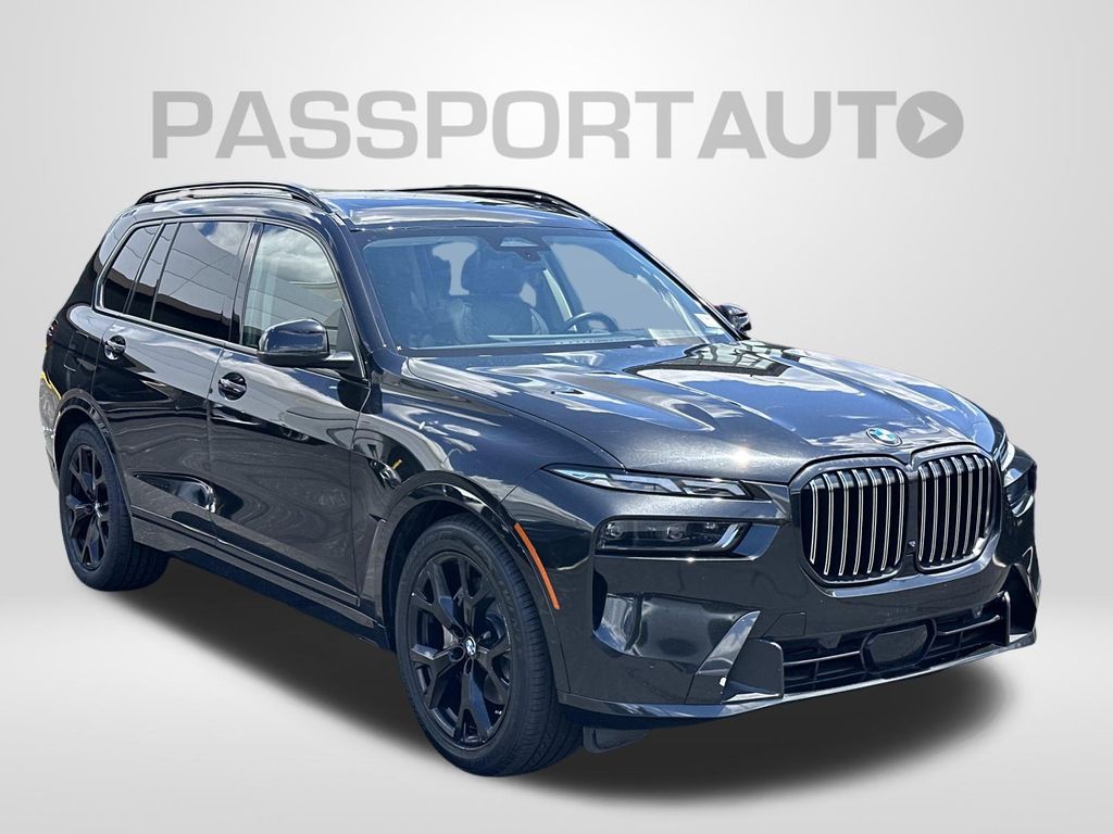 2023 BMW X7 xDrive40i Image 3 of 30