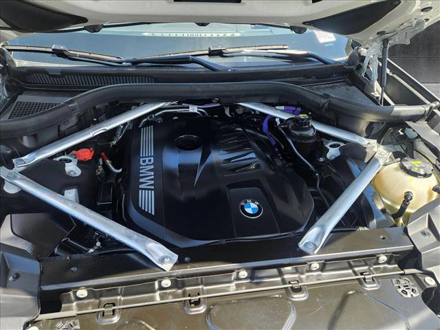 Vehicle image 23 of 25