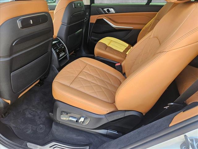 Vehicle image 19 of 25