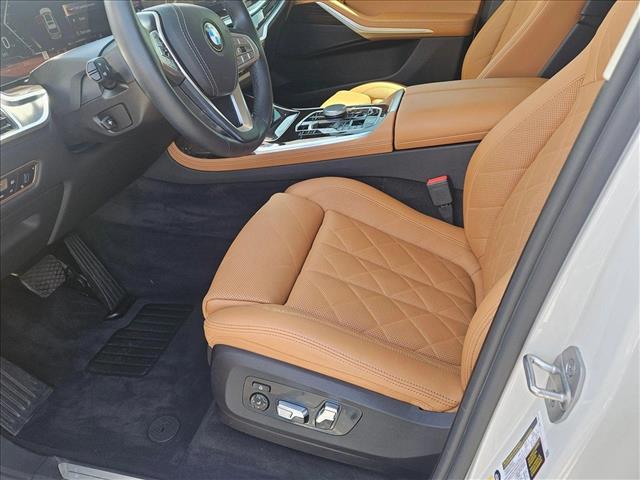 Vehicle image 16 of 25
