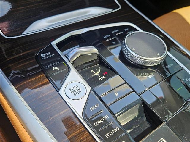 Vehicle image 14 of 25
