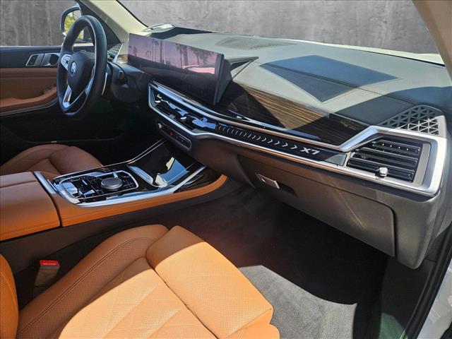 Vehicle image 22 of 25