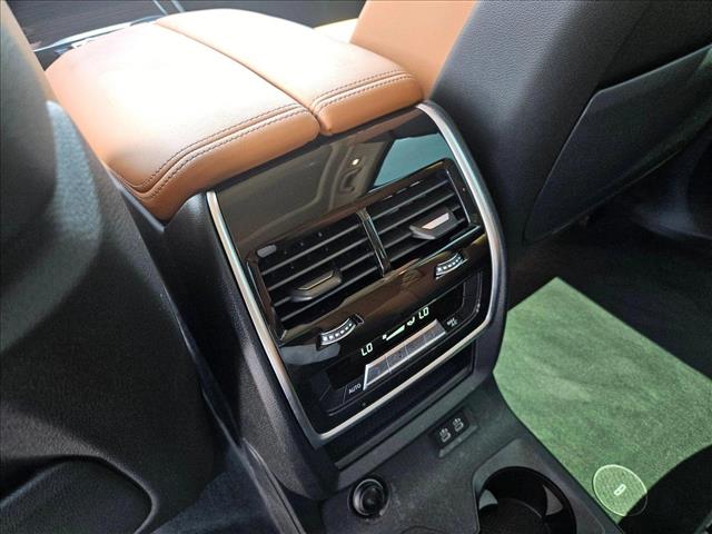 Vehicle image 18 of 25