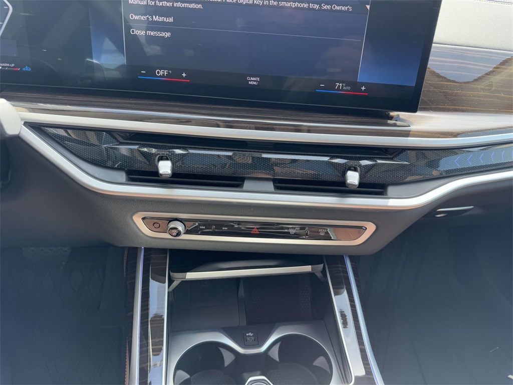Vehicle image 16 of 21