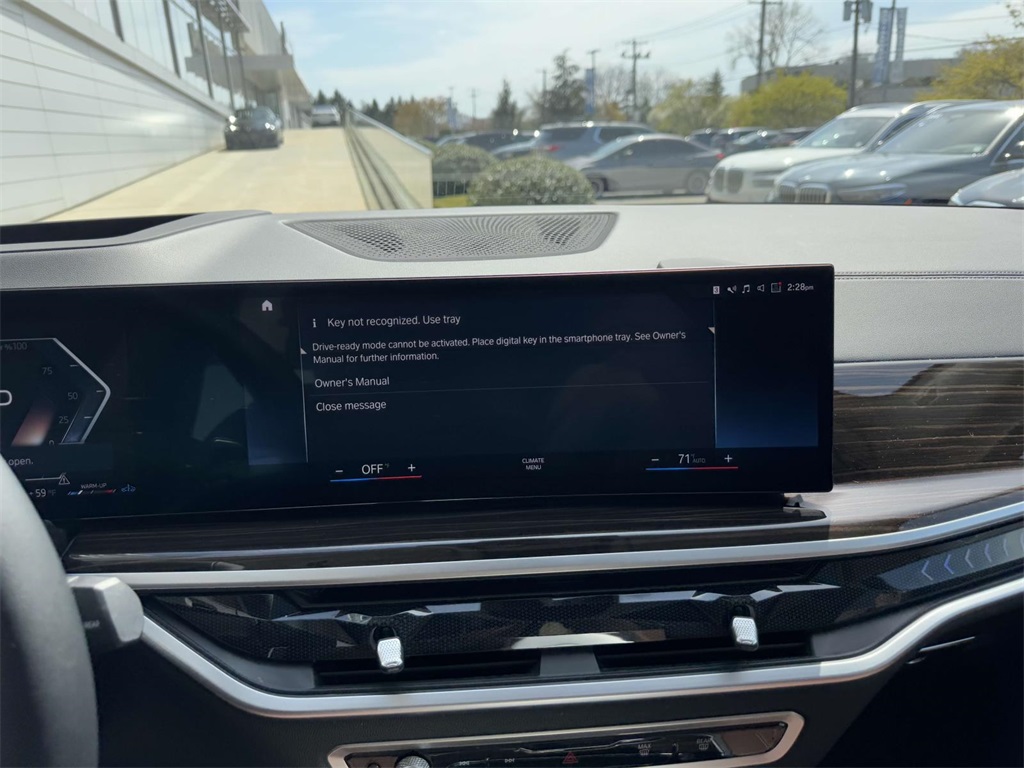 Vehicle image 15 of 21