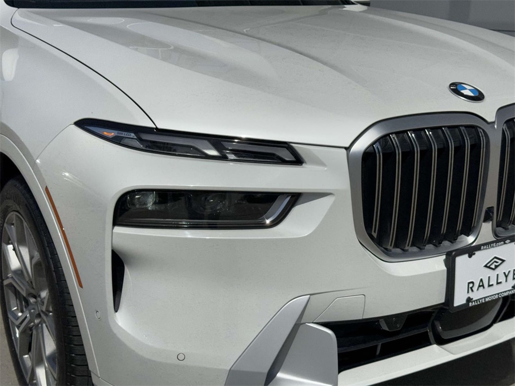 Vehicle image 11 of 21
