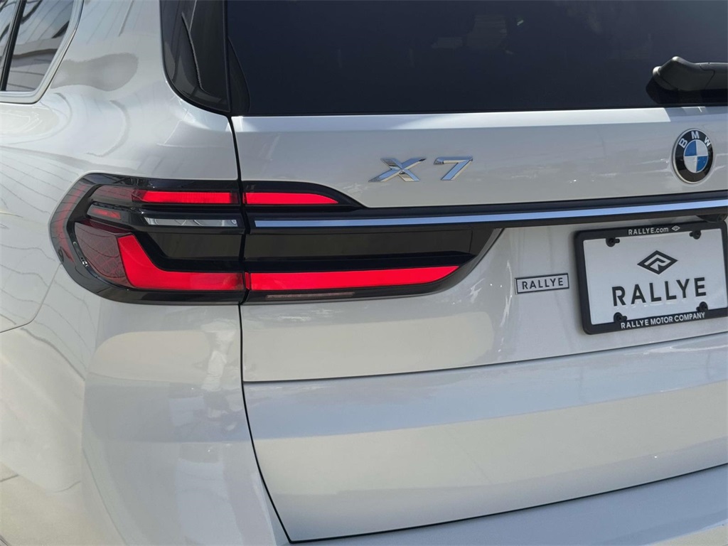 Vehicle image 12 of 21