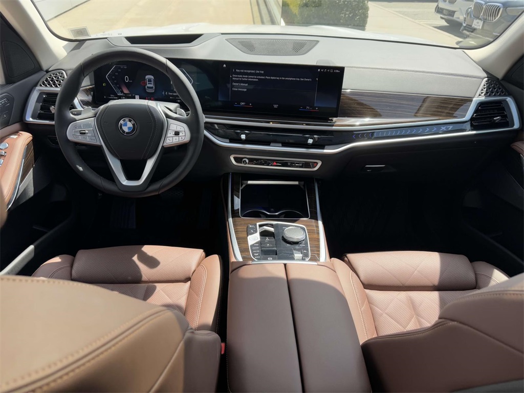 Vehicle image 14 of 21