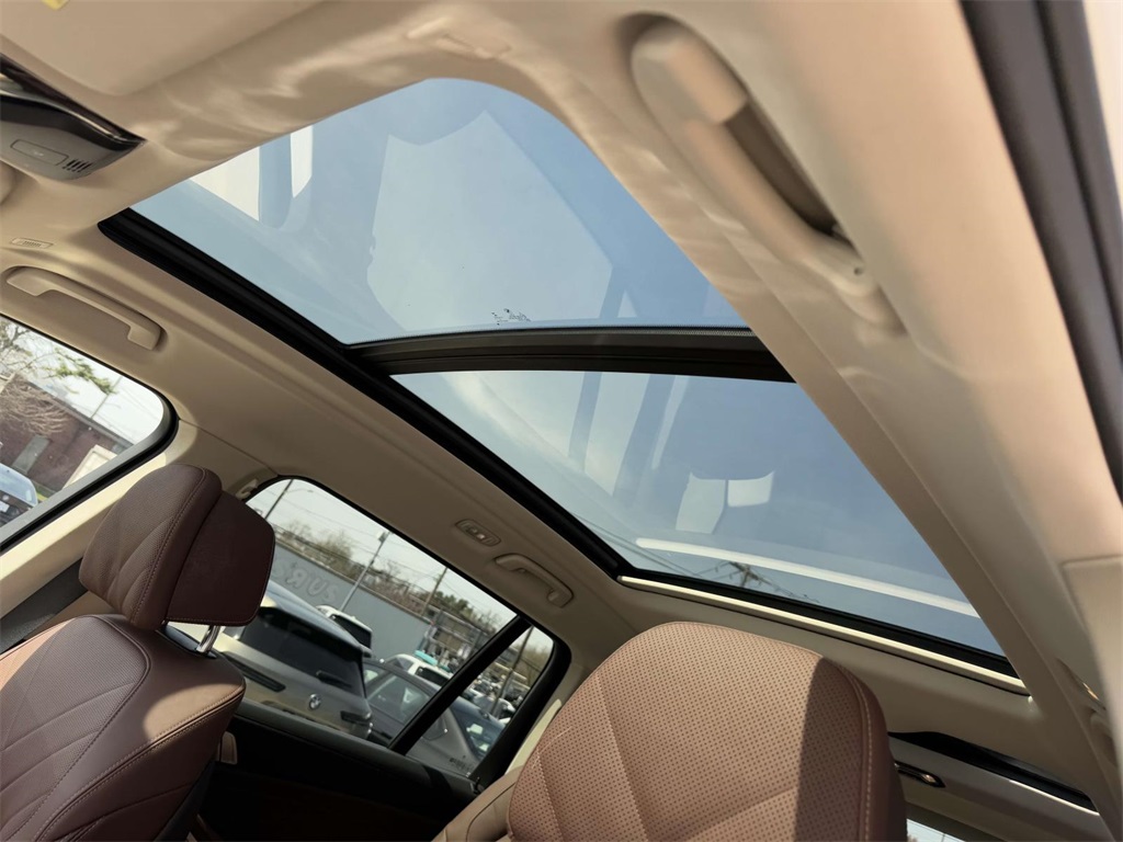 Vehicle image 20 of 21